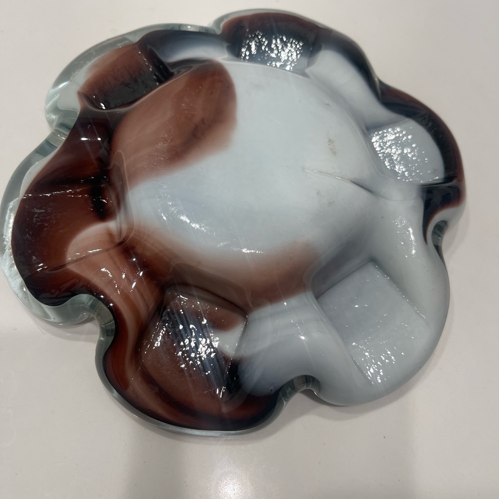 VINTAGE GLASS ASHTRAY - unique find - Picture 2 of 8